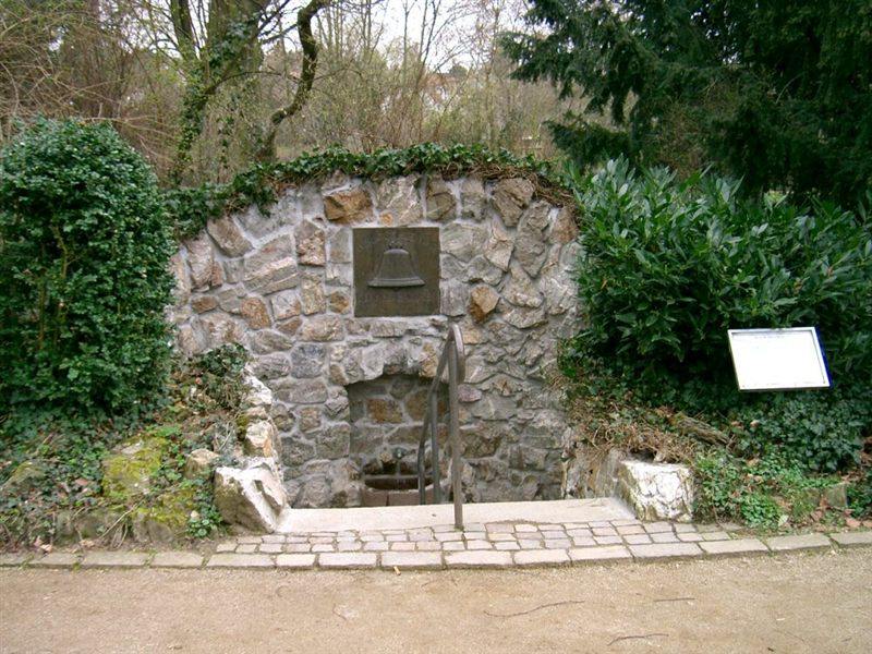 Instandgesetzter Glocken-Brunnen in Bad Soden