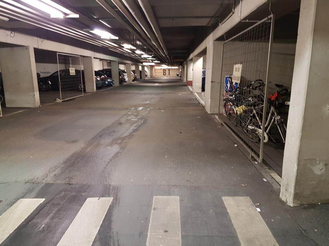 Tiefgarage Langer Graben in Schwäbisch Hall vor der Instandsetzung: dunkle Fahrgasse